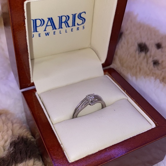 Paris Jewellers 10kt White Gold .10 Carat Diamond - Picture 1 of 5